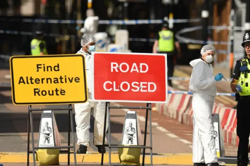 Un homme de 27 ans a été arrêté, soupçonné d'être l'auteur de plusieurs agressions au couteau qui ont fait un mort et deux blessés graves dans la nuit de samedi à dimanche à Birmingham