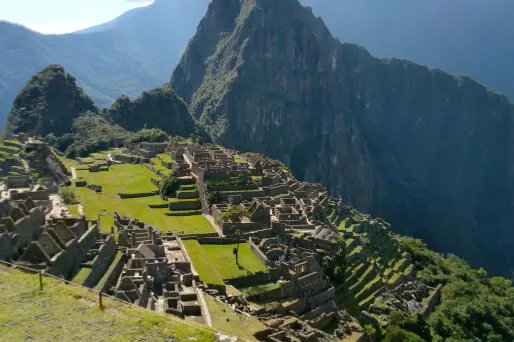 La citadelle inca du Machu Picchu est le site touristique majeur du Pérou.