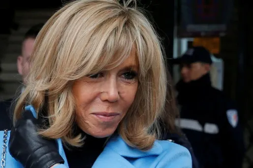 Brigitte Macron ne présente pas de symptômes du Covid-19.