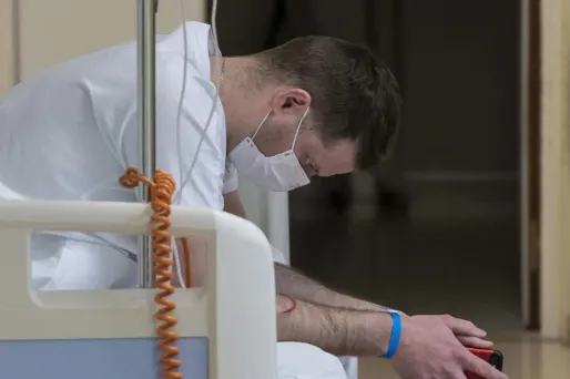 Confrontés à l'afflux de patients atteints du covid-19, les Hôpitaux de Paris ont besoin de mobiliser leurs soignants.