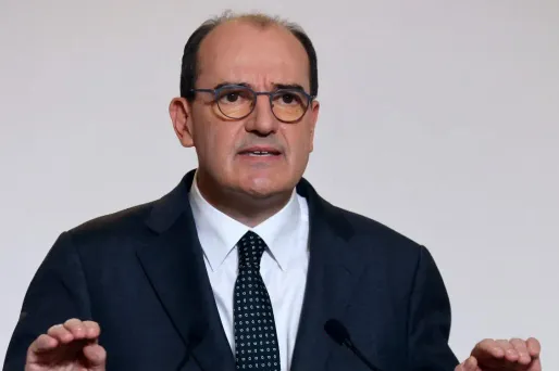 Le Premier ministre Jean Castex a défendu les forces de l'ordre, mises en cause dans l'évacuation d'un campement de migrants à Paris.