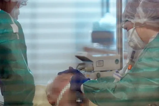 Ils sont déjà 200 hospitaliers à renforcer les équipes du CHU de Lille. Ils étaient 4 fois plus lors de la première vague de coronavirus.