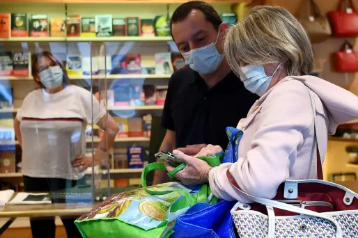 Les commerces dits "non essentiels" peuvent rouvrir samedi, après un mois de fermeture.