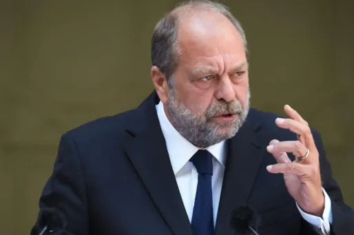 Eric Dupond-Moretti a annoncé la requalification de l'insulte en outrage pour les maires.