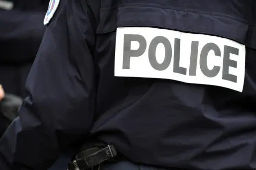 Le jeune homme est suspecté d’avoir visé des policiers avec des mortiers alors que les agents procédaient à une perquisition.