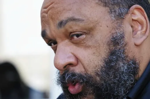 Dieudonné à pris l'habitude de se produire dans des lieux clandestins.