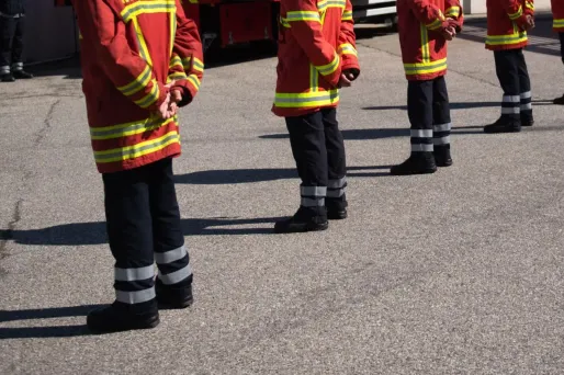 Les pompiers sont immédiatement intervenus pour maîtriser l'individu armé (photo d'illustration).