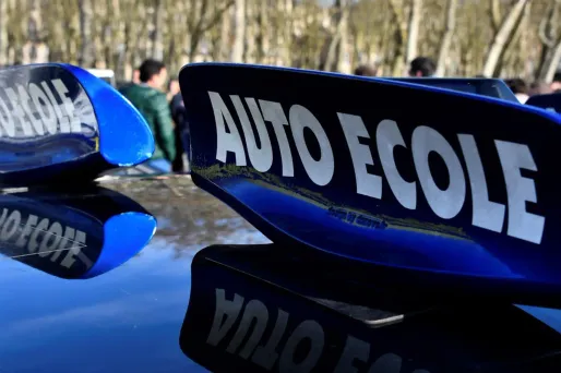 Les auto-écoles doivent rester fermées pendant le confinement.