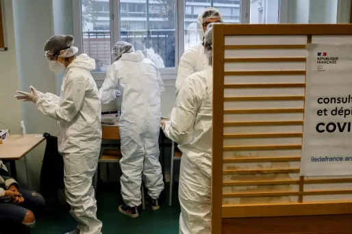 Le collectif France Assos Santé demande une meilleure politique santé en matière d'isolement des cas Covid-19.