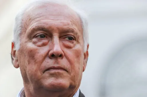 Le président du Conseil scientifique, Jean-François Delfraissy, n'exclut pas la possibilité d'un reconfinement local.