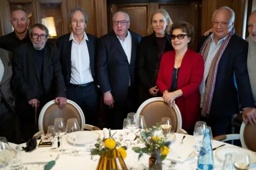 Pierre Assouline, Philippe Claudel, Patrick Rambaud, Pascal Bruckner, Didier Decoin, Camille Laurens, Francise Chandernagor, Eric-Emmanuel Schimtt et Tahar Ben Jelloun, avant une réunion du prix Goncourt, à Paris, le 3 mars 2020.