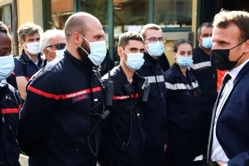 Macron crues Alex Pompiers