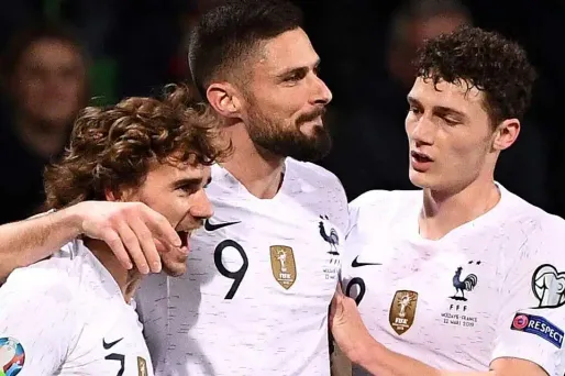 Antoine Griezmann, Olivier Giroud et Benjamin Pavard ont adressé un message de soutien aux enseignants.
