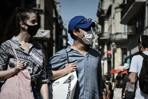 Ces difficultés de remontées des nouvelles contaminations compliquent l'analyse de l'évolution de l'épidémie.