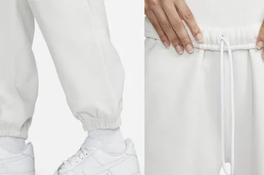 Le pantalon de jogging Nike Solo Swoosh à moitié prix durant le Black Friday
