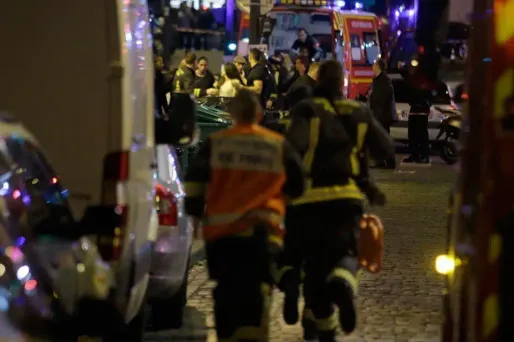 Le 13 novembre 2015, trois commandos composés de neuf djihadistes ont tué 130 personnes et blessé plus de 350 autres à Paris.