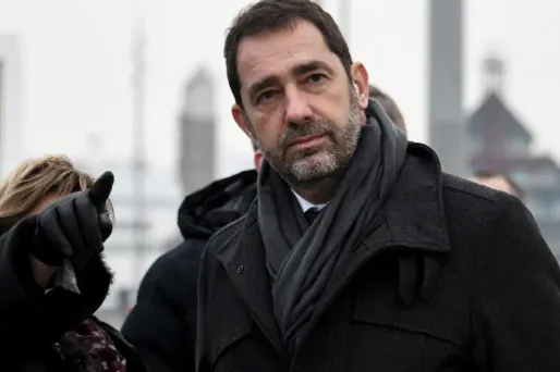 Le ministre de l'Intérieur a condamné samedi les violences commises selon lui par des "casseurs déguisés en gilets jaunes".