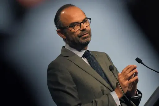 Le Premier ministre avait invité chaque parti ayant un élu au Sénat ou à l'Assemblée nationale à envoyer un représentant au comité de suivi.