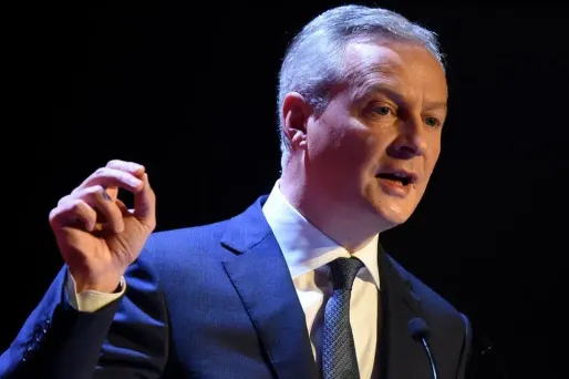 Les patrons des grandes entreprises françaises devront "avoir une domiciliation fiscale en France", annonce Bruno Le Maire