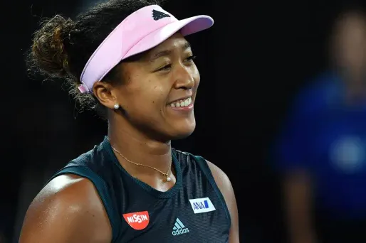 Métisse nippo-hawaïenne, Naomi Osaka apparaît dans une publicité animée avec des cheveux châtain foncé et une peau claire.