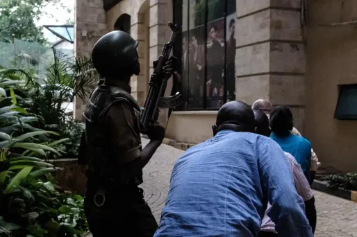 Les deux personnes arrêtées sont liées à l'un des shebab ayant commis l'attentat qui a fait 21 morts à Nairobi, mardi.