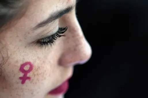 Manifestante anti-machisme en Espagne (1280x640) OSCAR DEL POZO / AFP
