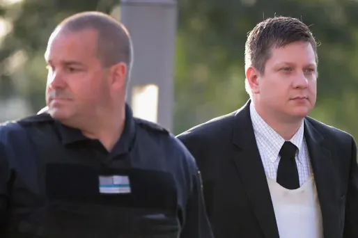 Jason Van Dyke a été reconnu coupable en octobre du meurtre de l'adolescent et placé en détention et sa peine devrait être prononcée vendredi.