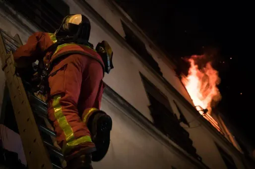 Les pompiers sont intervenus dans une maison en flamme dans les Landes, samedi. Photo d'illustration.