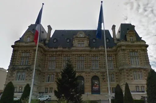 L'ouvrier a succombé à ses blessures malgré l'intervention des secours.