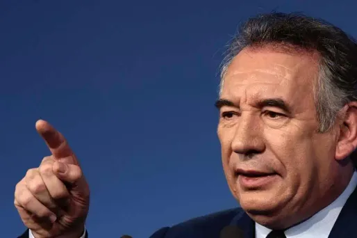 Aides sociales : Bayrou n'aime pas le terme de "contreparties"
