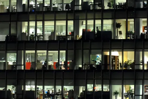 "Les perturbations liées au mouvement des gilets jaunes ont sévèrement affecté le secteur des services français", selon Eliot Kerr, économiste à IHS Markit.