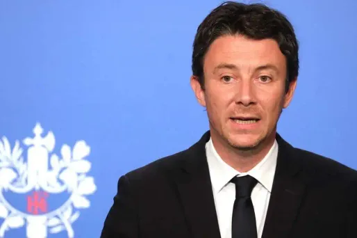 Après les "réponses concrètes et rapides" apportées par l'exécutif aux revendications sur le pouvoir d'achat, "ceux qui restent mobilisés" sont engagés "dans un combat politique", a estimé vendredi Benjamin Griveaux.