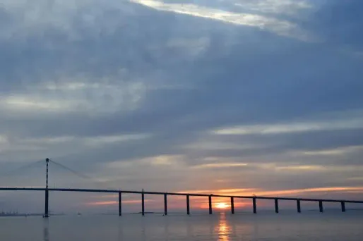 Le pont de Saint-Nazaire sera sous les nuages, jeudi.