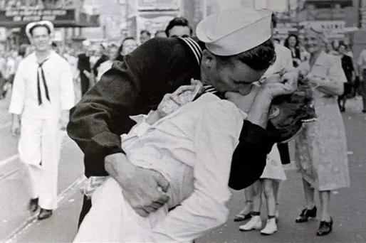 Le marin sur le célèbre cliché du baiser de Times Square en 1945 est mort