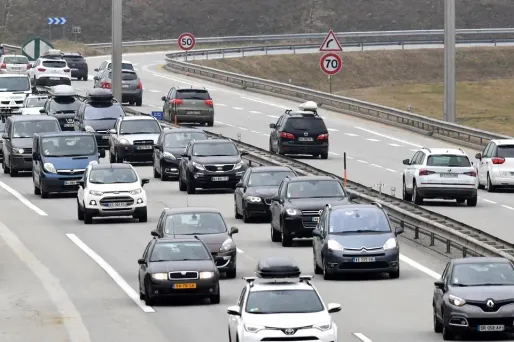 La journée de samedi est classée noir en Auvergne-Rhône-Alpes dans le sens des départs et orange dans celui des retours.