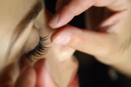 faux cils crédit : BRYAN BEDDER / GETTY IMAGES NORTH AMERICA / AFP - 1280