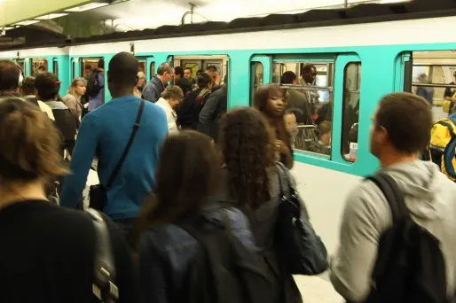 Les agressions avaient eu lieu sur la ligne 5 du métro à Paris. (photo d'illustration)