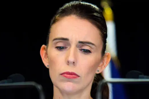 Jacinda Ardern a annoncé qu'un durcissement des lois sur les armes serait présenté prochainement en conseil des ministres.