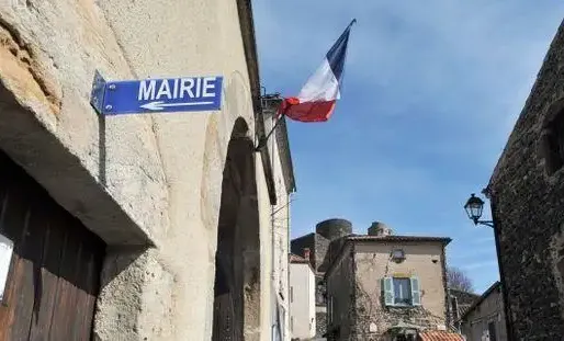 EXCLUSIF - Les maires ruraux en appellent aux Français dans une tribune : "Citoyens, engagez-vous dans la commune !"