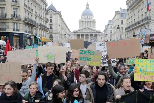 Le cortège est parti du Panthéon pour rejoindre les Invalides.