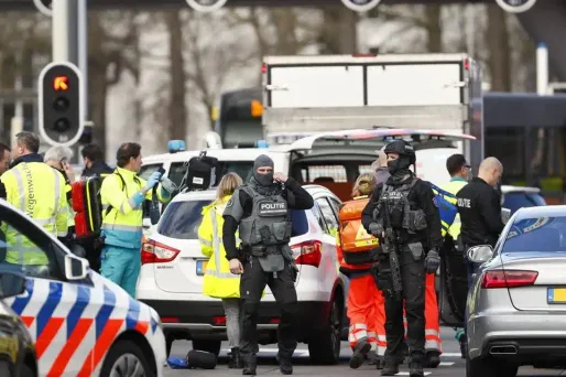 La fusillade dans un tramway d'Utrecht aux Pays-Bas lundi a fait trois morts.