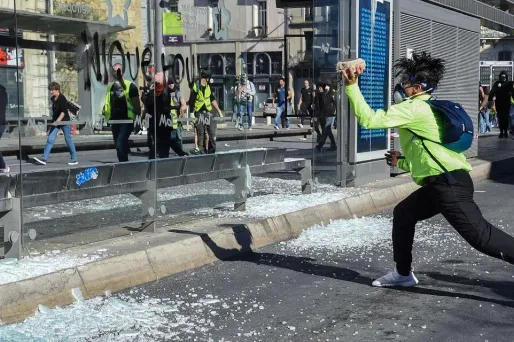 A Montpellier, des heurts ont éclaté et se sont poursuivis jusqu'au soir après le départ d'un cortège rassemblant 4.500 personnes.