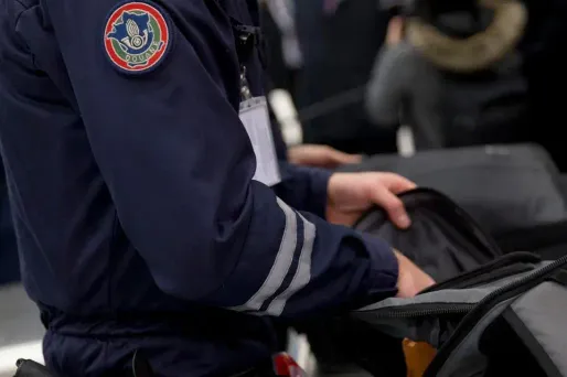 Les douaniers, qui dénoncent leur manque de moyens pour faire face au Brexit, sont en grève depuis dix jours.