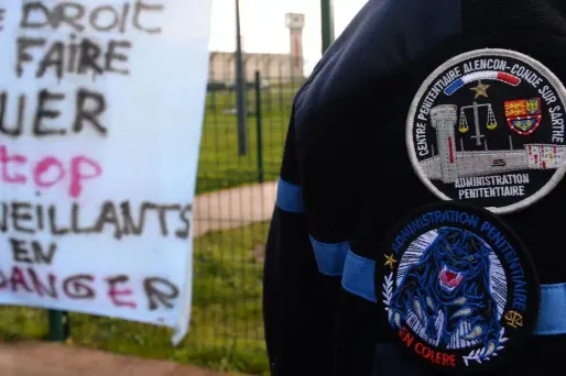 De nombreux surveillants pénitentiaires sont encore mobilisés pour bloquer leurs établissements malgré une rencontre avec la ministre de la Justice jeudi.