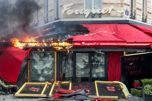 Le Fouquet's a été saccagé lors de "l'acte 18" des "gilets jaunes".