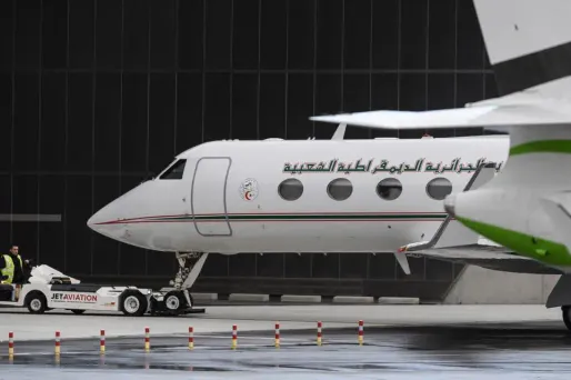 Un avion aux couleurs du gouvernement algérien avait décollé dimanche de Genève.
