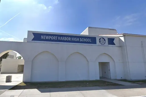 Lycée Newport Harbor crédit : Capture d'écran Google Street View - 1280