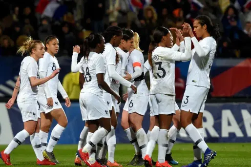 Les Bleues se sont facilement imposées contre l'Uruguay.