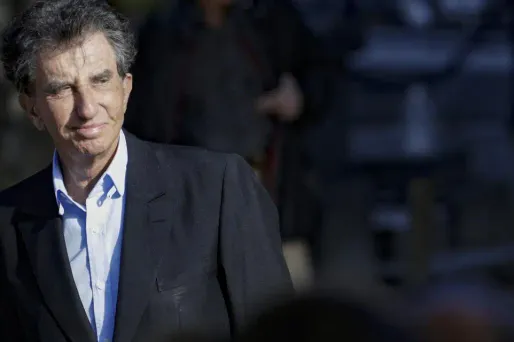 L'avocat de l'ancien ministre a souligné que depuis 40 ans, Jack Lang a reçu ainsi des cadeaux compte tenu de sa notoriété.
