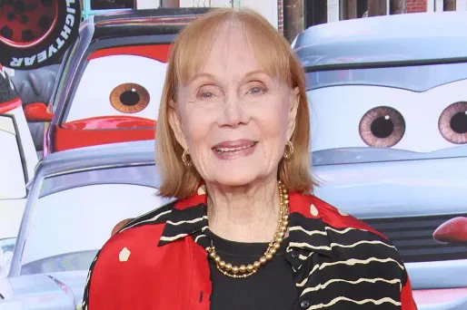 La comédienne, née en 1929 au Texas, avait joué à la fin des années 1970 l'un des rôles principaux de la série "Soap" avant d'incarner une quinquagénaire pétillante et sensuelle dans la série populaire "Madame est servie".